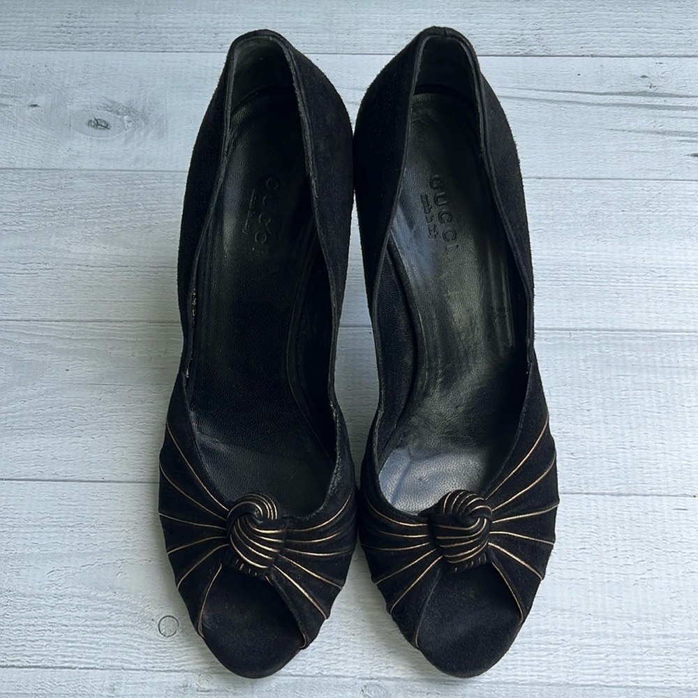 Gucci Vintage Black Suede Knotted Gold Lined Peep Toe Pumps Size 7